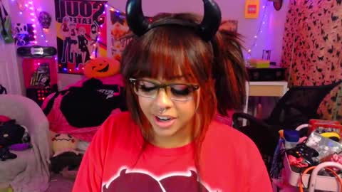 Snapshot of nintendhoe_ chatting on 10-28-25, 05:33 kiwi online show from 10-28-25, 05:33