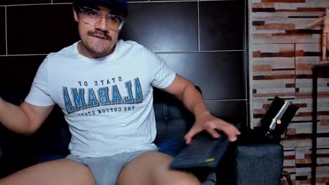 Snapshot of nipsfetich chatting on 01-09-25, 02:54 Steven online show from 01-09-25, 02:54