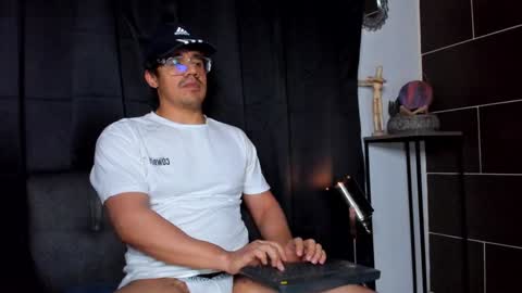 Snapshot of nipsfetich chatting on 01-20-25, 12:36 Steven online show from 01-20-25, 12:36