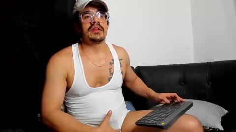 Snapshot of nipsfetich chatting on 03-04-25, 03:33 Steven online show from 03-04-25, 03:33