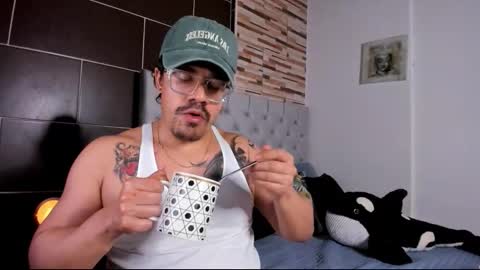 Snapshot of nipsfetich chatting on 12-14-25, 05:46 Steven online show from 12-14-25, 05:46