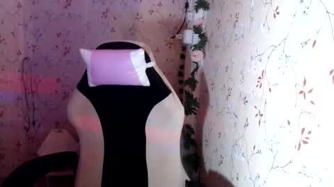 Snapshot of nitchiefucker chatting on 09-10-25, 04:12 Nadz online show from 09-10-25, 04:12