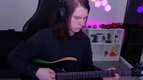 Snapshot of nitroshade chatting on 12-18-25, 02:50 nitroshade online show from 12-18-25, 02:50