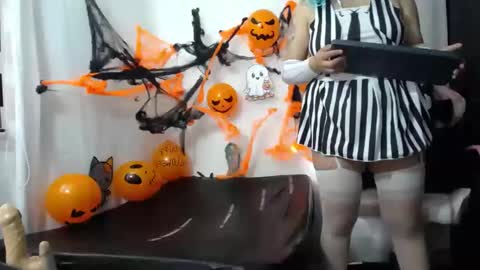 Niuk online show from 10-26-25, 01:17