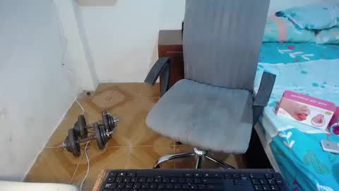 Snapshot of niurka2tshot chatting on 12-22-24, 05:42 Niurka2Bigtits online show from 12-22-24, 05:42