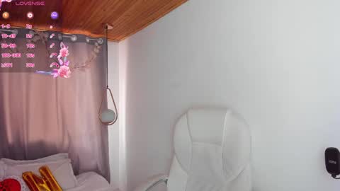 Snapshot of nixiesterling chatting on 05-17-26, 08:16 Nixie online show from 05-17-26, 08:16
