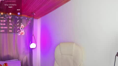 Snapshot of nixiesterling chatting on 05-18-26, 08:47 Nixie online show from 05-18-26, 08:47