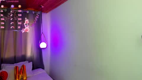 Snapshot of nixiesterling chatting on 05-31-26, 08:10 Nixie online show from 05-31-26, 08:10
