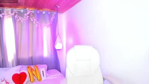 Snapshot of nixiesterling chatting on 06-04-26, 10:05 Nixie online show from 06-04-26, 10:05