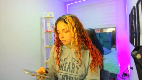 Snapshot of nixy_fresa chatting on 10-17-25, 11:02 nixy_fresa online show from 10-17-25, 11:02