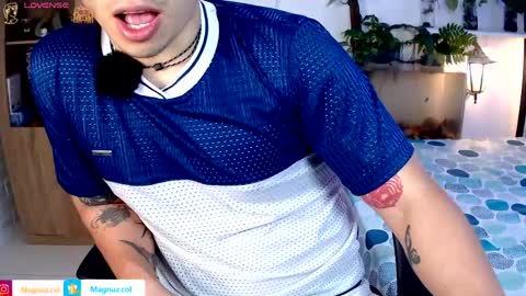 Snapshot of no_face_69 chatting on 06-07-26, 09:40 x online show from 06-07-26, 09:40