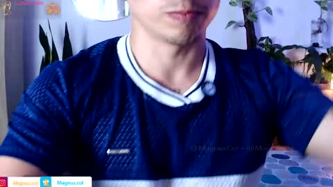 Snapshot of no_face_69 chatting on 06-08-26, 01:39 x online show from 06-08-26, 01:39