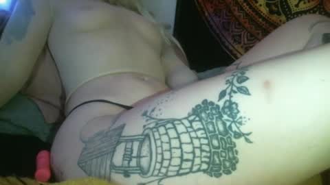 Snapshot of no_facequeen chatting on 02-23-25, 01:42 Leah online show from 02-23-25, 01:42