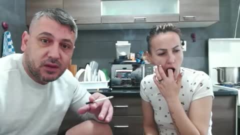 Snapshot of no_limit_coupl3 chatting on 10-21-25, 06:03 no_limit_coupl3 online show from 10-21-25, 06:03