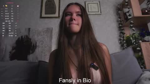 Snapshot of no_money_no_problem chatting on 10-22-25, 01:06 Xany online show from 10-22-25, 01:06