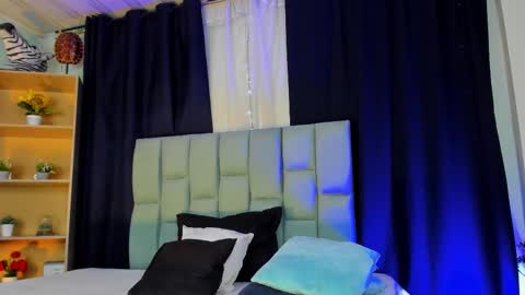 Snapshot of noah25_ chatting on 10-18-25, 03:20 Noah online show from 10-18-25, 03:20