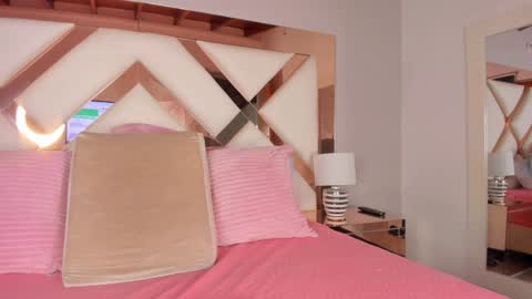 Snapshot of noah_beck42 chatting on 12-05-24, 04:53 Sara online show from 12-05-24, 04:53