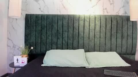 noah_dupont_ online show from 11-06-25, 11:44