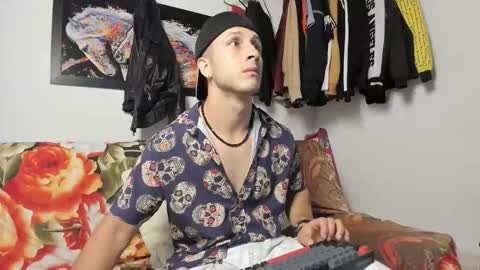 Snapshot of noah_happy07 chatting on 11-19-25, 08:42 Noah online show from 11-19-25, 08:42