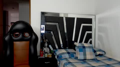 Noah Harris01 online show from 01-14-26, 12:33