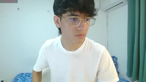 Snapshot of noah_millerx_ chatting on 05-01-26, 04:06 noah online show from 05-01-26, 04:06