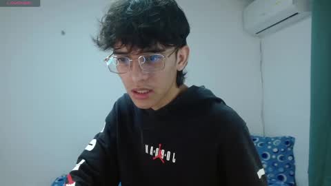 Snapshot of noah_millerx_ chatting on 05-02-26, 03:33 noah online show from 05-02-26, 03:33