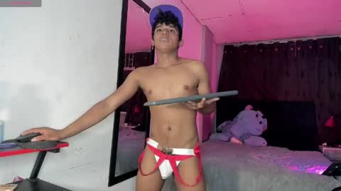 Snapshot of noah_smith04 chatting on 04-11-26, 07:45 noah_smith04 online show from 04-11-26, 07:45