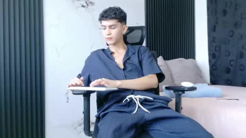 Snapshot of noah_tyler_ chatting on 12-05-25, 05:42 noah tyler online show from 12-05-25, 05:42