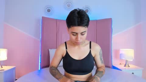 Snapshot of noah_wells_ chatting on 11-12-25, 07:57 Noah online show from 11-12-25, 07:57