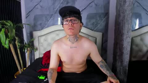 Snapshot of noah_west18 chatting on 12-01-25, 07:52 NOAH online show from 12-01-25, 07:52