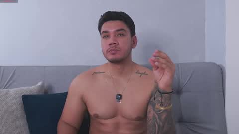 Snapshot of noahavery_ chatting on 03-04-26, 12:33 Noah Avery online show from 03-04-26, 12:33