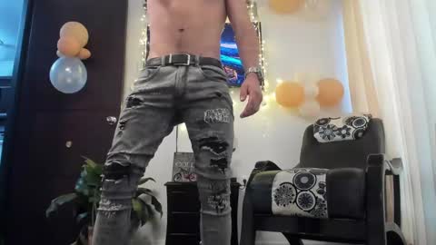 Snapshot of noahbrawn chatting on 12-08-24, 12:41 LIAM- noah online show from 12-08-24, 12:41