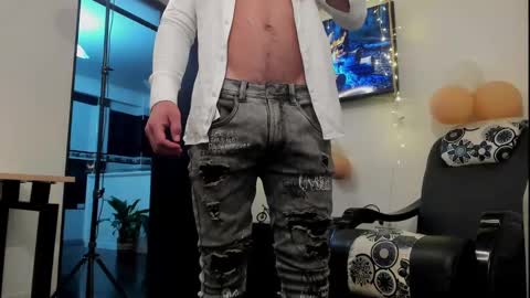 Snapshot of noahbrawn chatting on 12-13-24, 12:17 LIAM- noah online show from 12-13-24, 12:17