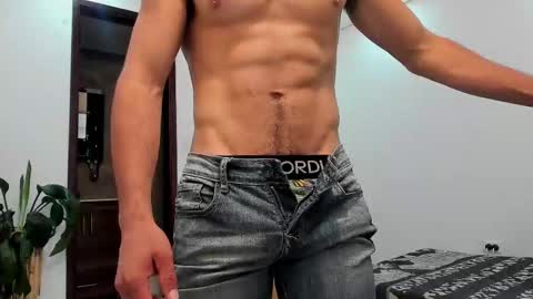 Snapshot of noahbrawn chatting on 11-06-25, 01:12 LIAM- noah online show from 11-06-25, 01:12