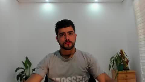 Snapshot of noahbrawn chatting on 12-01-25, 01:27 LIAM- noah online show from 12-01-25, 01:27