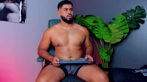 Snapshot of noahcrux chatting on 02-10-26, 09:30 Noah online show from 02-10-26, 09:30