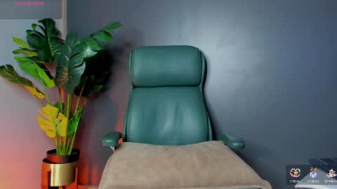 Snapshot of noahcrux chatting on 05-19-26, 10:38 Noah online show from 05-19-26, 10:38