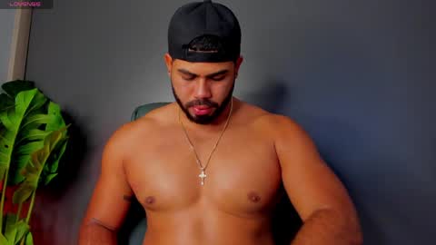 Snapshot of noahcrux chatting on 05-29-26, 11:30 Noah online show from 05-29-26, 11:30