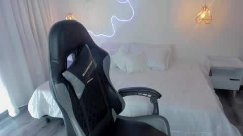 Snapshot of noahcryptic chatting on 11-03-25, 06:25 Noah online show from 11-03-25, 06:25