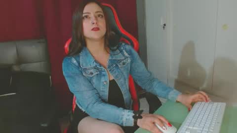 Snapshot of noamartin_ chatting on 12-22-24, 02:06 Noamartin online show from 12-22-24, 02:06