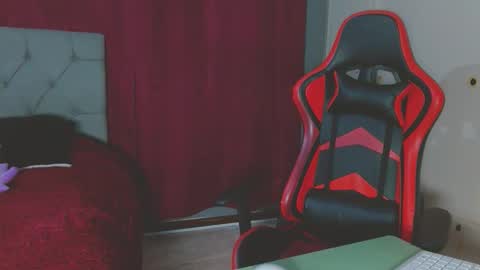 Snapshot of noamartin_ chatting on 10-06-25, 12:08 Noamartin online show from 10-06-25, 12:08