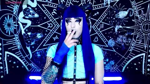 caroline online show from 09-11-25, 01:17