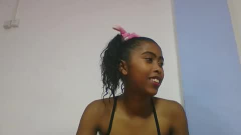 Snapshot of noelina chatting on 02-25-26, 05:28 noelina online show from 02-25-26, 05:28