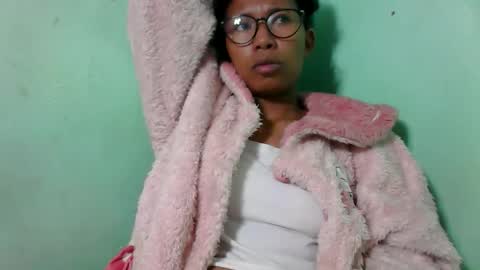 noella711128 online show from 10-08-25, 07:55