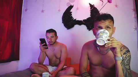 noha_and_iam1 online show from 04-14-26, 12:22