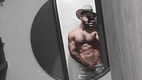 Snapshot of noha_miler chatting on 07-21-26, 12:24 kevin online show from 07-21-26, 12:24
