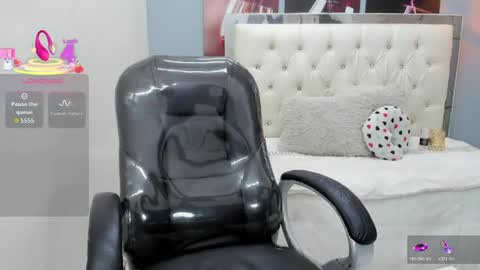 Snapshot of noha_scott chatting on 05-09-26, 10:37 Noha Scott online show from 05-09-26, 10:37