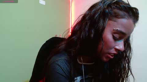 Snapshot of noha_thomson chatting on 01-17-25, 10:56 Noha Thomson online show from 01-17-25, 10:56