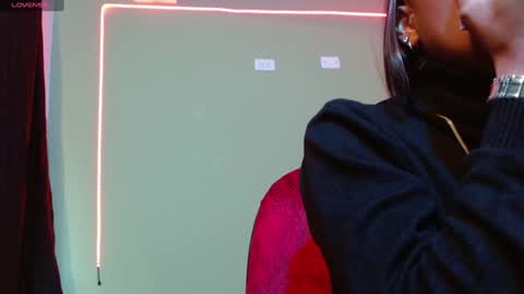 Snapshot of noha_thomson chatting on 01-23-25, 10:01 Noha Thomson online show from 01-23-25, 10:01