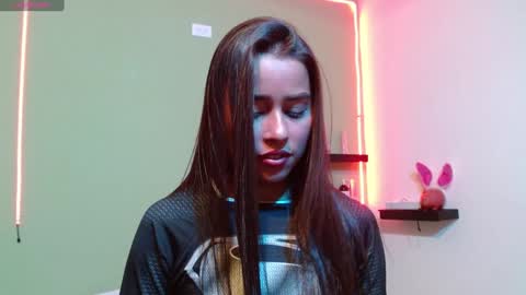 Snapshot of noha_thomson chatting on 01-24-25, 06:04 Noha Thomson online show from 01-24-25, 06:04